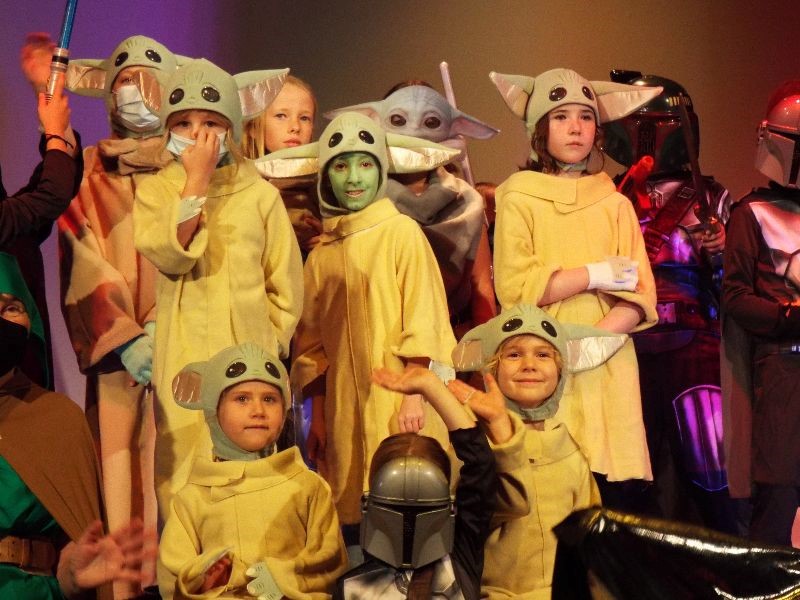 School students dressed as yoda.